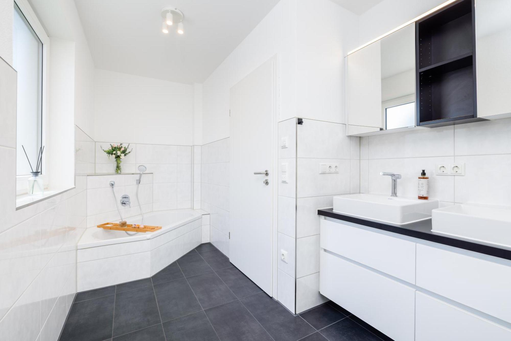 Wohnglueck Frisches & Gemuetliches Design Mit Bbq, Garten & Arbeitsplatz *