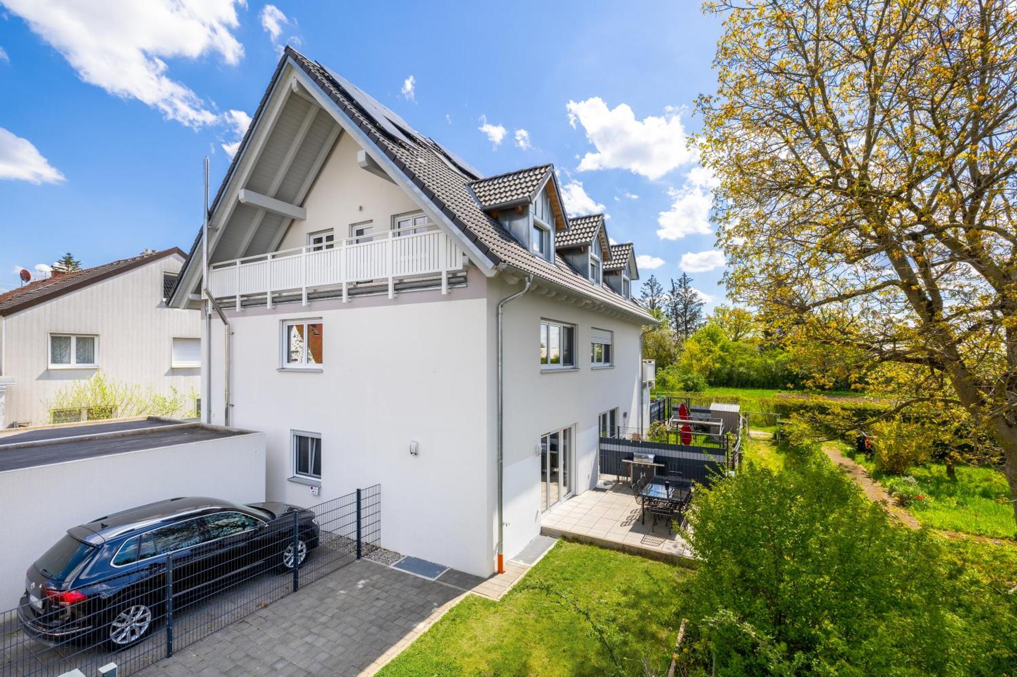 Wohnglueck Frisches & Gemuetliches Design Mit Bbq, Garten & Arbeitsplatz Augsburg